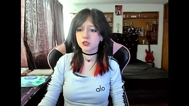 Snapshot of Maki_Zein_ chatting on 7, 11, 2025 Maki Zein online show from 7, 11, 2025