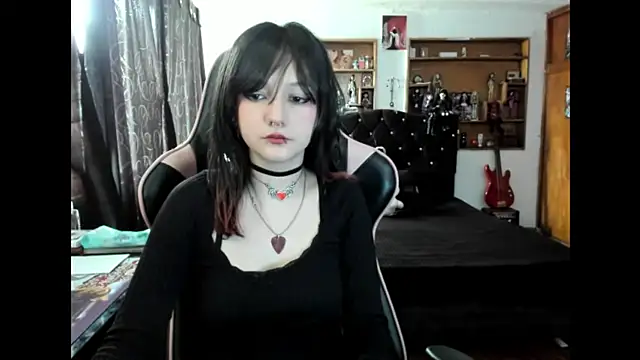 Snapshot of Maki_Zein_ chatting on 1, 12, 2025 Maki Zein online show from 1, 12, 2025