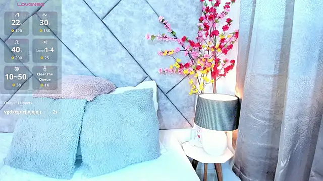  naylaa  online show from 17, 4, 2026