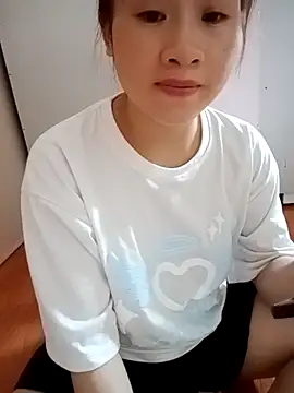 Snapshot of tuongvycute chatting on 10, 10, 2025 tuongvycute online show from 10, 10, 2025