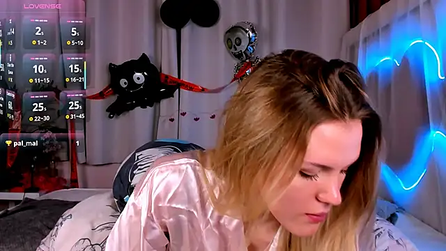 Snapshot of -KittyMoore chatting on 3, 11, 2025 -KittyMoore online show from 3, 11, 2025