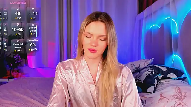 Snapshot of -KittyMoore chatting on 4, 11, 2025 -KittyMoore online show from 4, 11, 2025