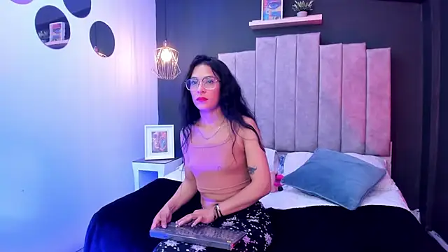 Snapshot of Maite_black chatting on 5, 11, 2025 Maite black online show from 5, 11, 2025