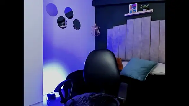 Snapshot of Maite_black chatting on 12, 11, 2025 Maite black online show from 12, 11, 2025