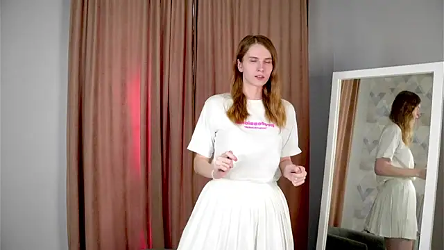 Snapshot of KatiFantini chatting on 17, 10, 2025 KatiFantini online show from 17, 10, 2025