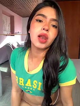 LunaMoore Pink online show from 4, 12, 2025