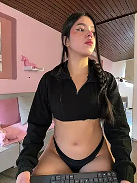 Snapshot of LunaMoore_Pink chatting on 3, 7, 2026 LunaMoore Pink online show from 3, 7, 2026