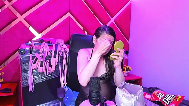 Snapshot of Kylie_Bloom chatting on 24, 6, 2026 Kylie Bloom online show from 24, 6, 2026