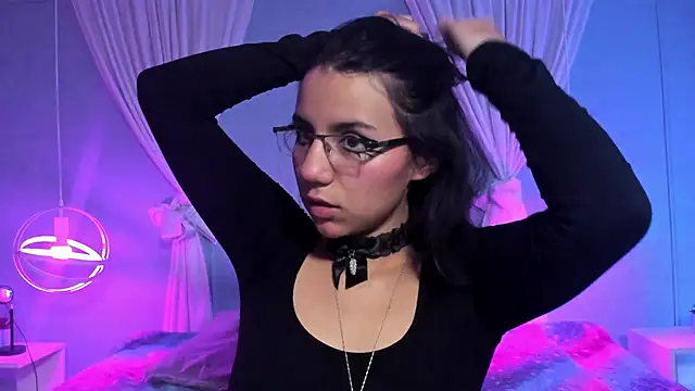 HollyPeach online show from 4, 11, 2025