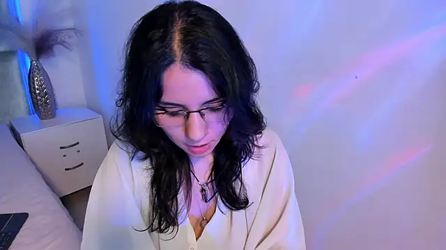 HollyPeach online show from 5, 12, 2025