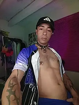 Snapshot of saenzjhonny chatting on 14, 10, 2025 saenzjhonny online show from 14, 10, 2025