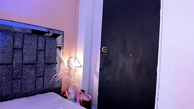 Snapshot of SofiRuiz_ chatting on 19, 10, 2025 SofiRuiz online show from 19, 10, 2025