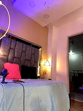 Snapshot of SofiRuiz_ chatting on 15, 11, 2025 SofiRuiz online show from 15, 11, 2025