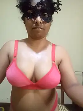 Expose Queen online show from 1, 3, 2026