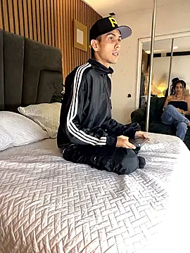 DerryAndIzzy online show from 10, 1, 2026