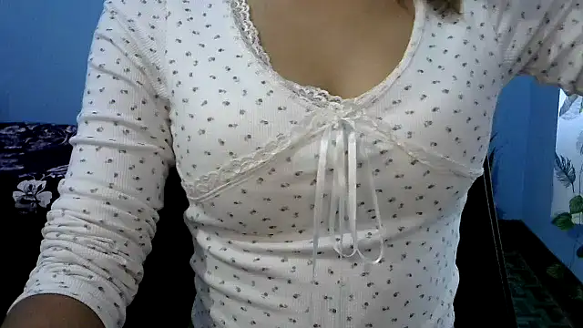 Snapshot of sanskari_girl chatting on 16, 11, 2025 sanskari girl online show from 16, 11, 2025