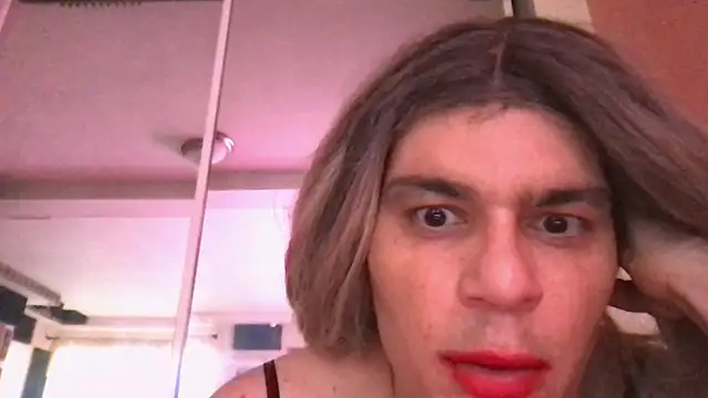 Snapshot of Glow92 chatting on 16, 12, 2025 Glow92 online show from 16, 12, 2025