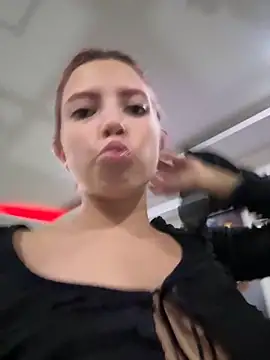 Snapshot of l0lita_sweet chatting on 2, 11, 2025 l0lita sweet online show from 2, 11, 2025