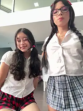 Snapshot of l0lita_sweet chatting on 18, 12, 2025 l0lita sweet online show from 18, 12, 2025