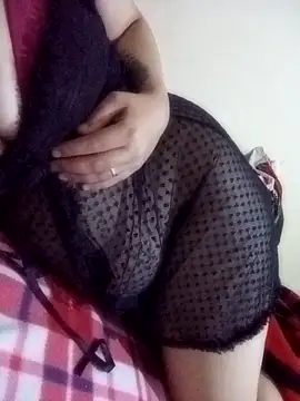 Snapshot of Mia-mrocia chatting on 24, 10, 2025 Mia-mrocia online show from 24, 10, 2025