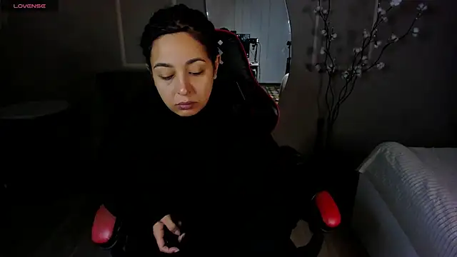 Aisha Goldstein online show from 16, 11, 2025