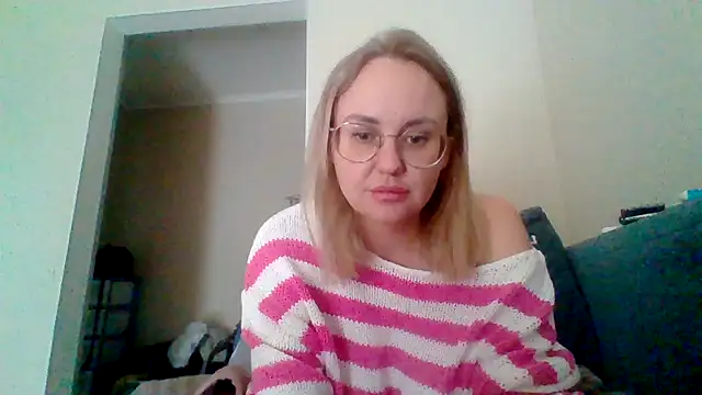 Snapshot of AmyDelamonico chatting on 13, 10, 2025 AmyDelamonico online show from 13, 10, 2025