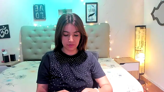 1evelinewood online show from 15, 4, 2026