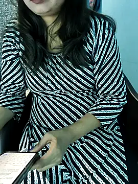 Snapshot of Model_Show01 chatting on 21, 11, 2025 Model Show01 online show from 21, 11, 2025