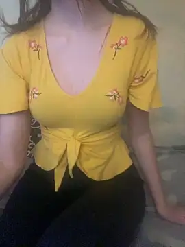 Snapshot of KittieCreme chatting on 16, 11, 2025 KittieCreme online show from 16, 11, 2025