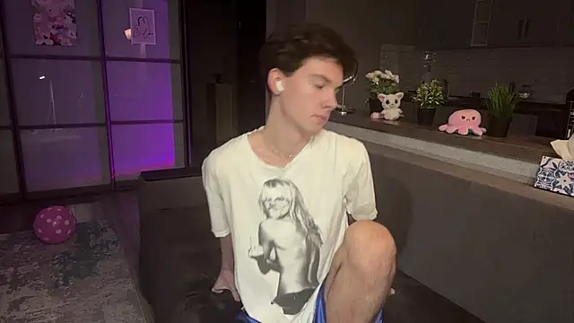 Jeremy1Scott online show from 23, 11, 2025