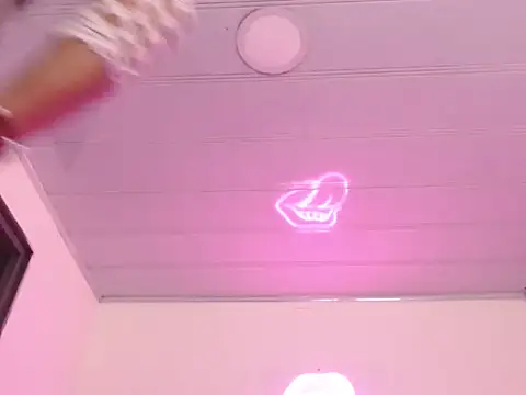 Trix ebony online show from 13, 3, 2026