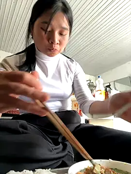 Linh-xxx online show from 2, 11, 2025