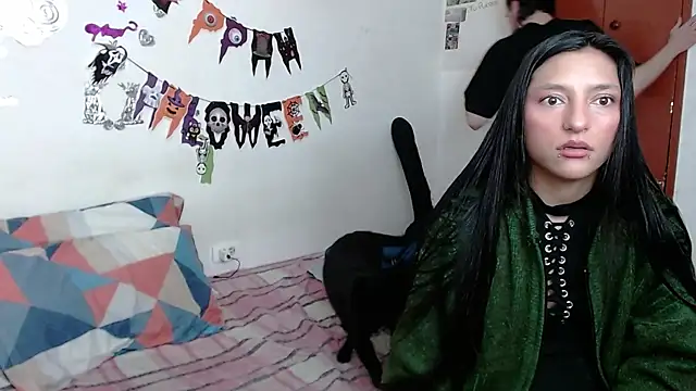 Isis Robert online show from 2, 11, 2025