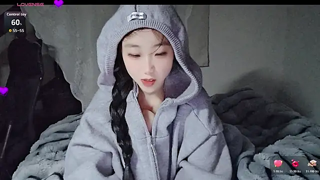 Snapshot of hyp0crite chatting on 17, 11, 2025 hyp0crite online show from 17, 11, 2025