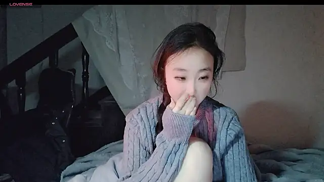 Snapshot of hyp0crite chatting on 19, 11, 2025 hyp0crite online show from 19, 11, 2025