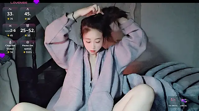 Snapshot of hyp0crite chatting on 28, 11, 2025 hyp0crite online show from 28, 11, 2025