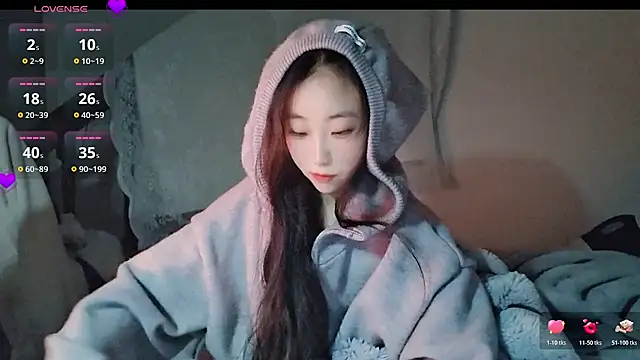 Snapshot of hyp0crite chatting on 15, 12, 2025 hyp0crite online show from 15, 12, 2025