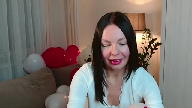 LittleNicolee online show from 13, 2, 2026