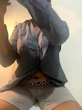 Snapshot of lulu_jasmine chatting on 16, 10, 2025 lulu jasmine online show from 16, 10, 2025