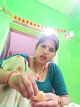 Karishma cute online show from 4, 11, 2025