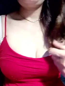 Snapshot of YiyinLy chatting on 10, 5, 2026 YiyinLy online show from 10, 5, 2026