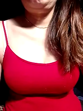 Snapshot of YiyinLy chatting on 12, 5, 2026 YiyinLy online show from 12, 5, 2026