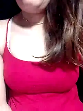 Snapshot of YiyinLy chatting on 21, 5, 2026 YiyinLy online show from 21, 5, 2026