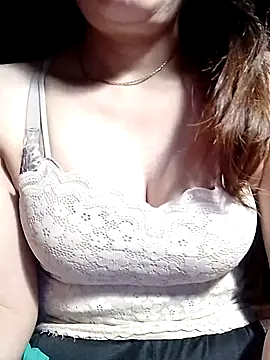 Snapshot of YiyinLy chatting on 29, 5, 2026 YiyinLy online show from 29, 5, 2026