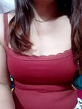 Snapshot of YiyinLy chatting on 11, 6, 2026 YiyinLy online show from 11, 6, 2026
