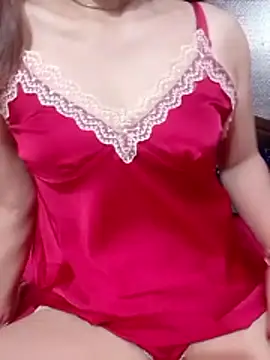 Snapshot of YiyinLy chatting on 17, 6, 2026 YiyinLy online show from 17, 6, 2026