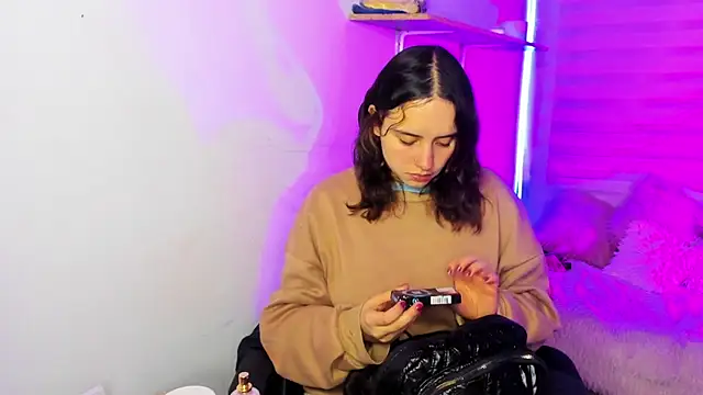 Emily Lindey online show from 20, 11, 2025