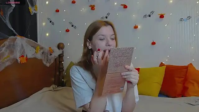 Snapshot of MeganNewCat chatting on 23, 10, 2025 MeganNewCat online show from 23, 10, 2025