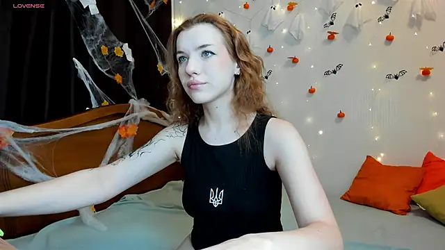 Snapshot of MeganNewCat chatting on 8, 11, 2025 MeganNewCat online show from 8, 11, 2025