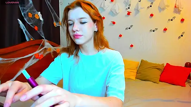 Snapshot of MeganNewCat chatting on 14, 11, 2025 MeganNewCat online show from 14, 11, 2025